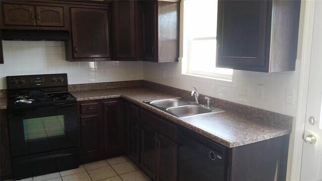 Building Photo - 24400 Sounder Ln