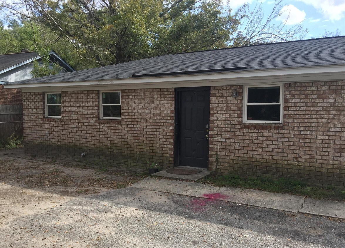 Primary Photo - 2706 Crestline Dr