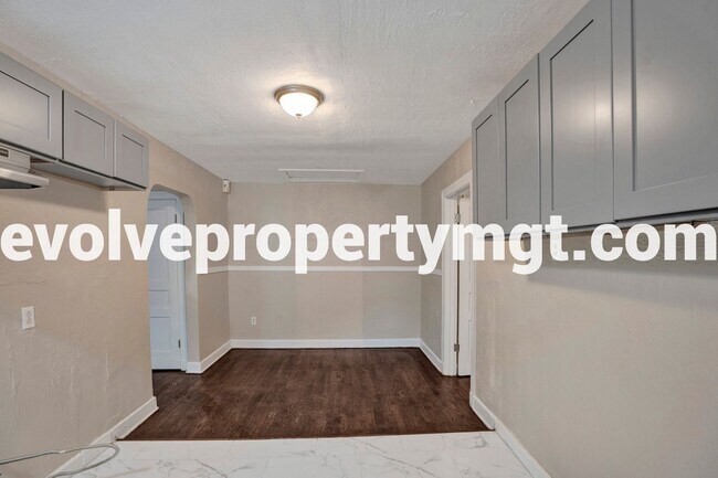 Foto del edificio - NEWLY RENOVATED HOME!