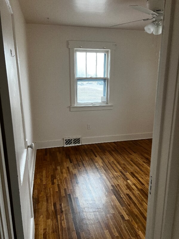 Foto del edificio - 603 E 10th St
