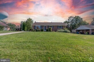 Building Photo - 1525 Southview Rd