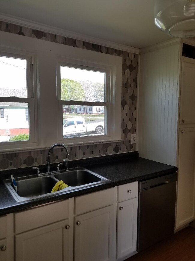 KITCHEN - 1639 Doggett Rd