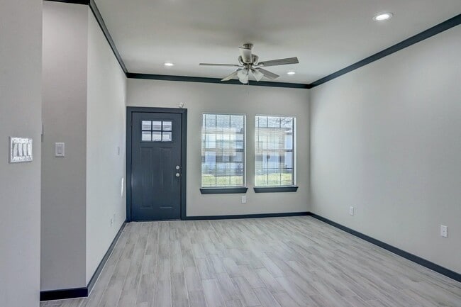 Building Photo - 4802 Cruse Rd