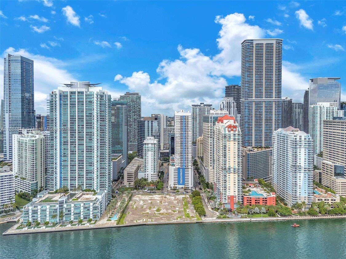 Primary Photo - 1200 Brickell Bay Dr