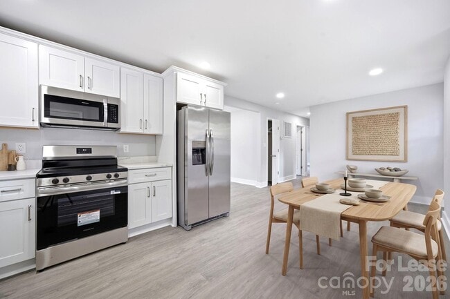 Building Photo - 553 Derrydowne Dr