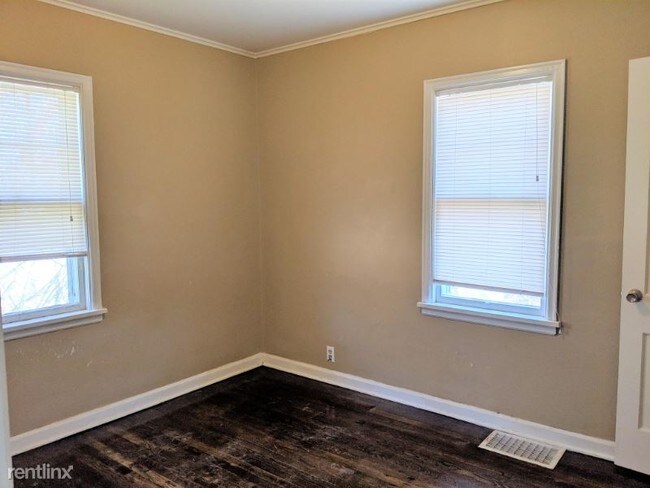 Foto del edificio - 2 br, 1 bath House - 4840 Pratt St