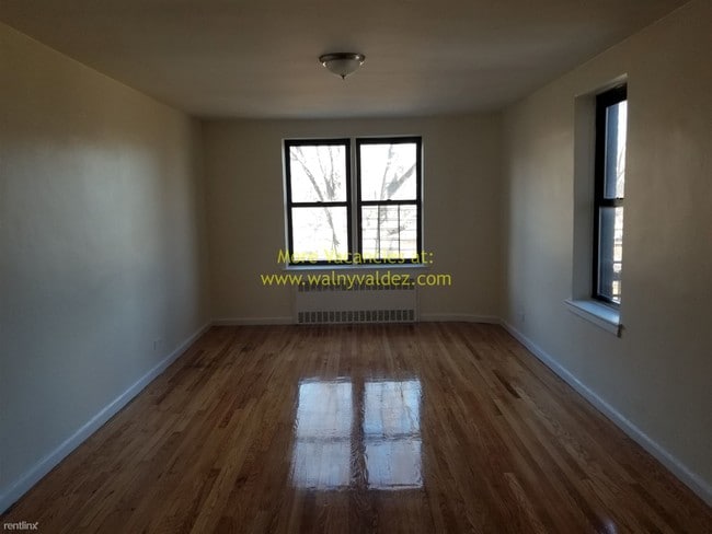 Building Photo - 316 E Mosholu Pky S