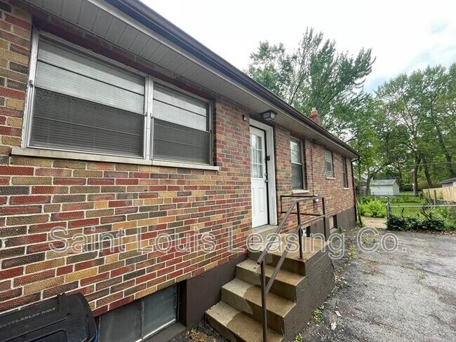 Building Photo - 6918 Etzel Ave