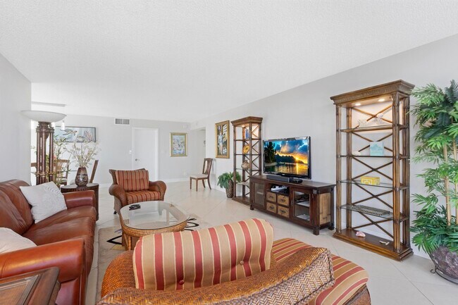 Building Photo - 1370 S Ocean Blvd