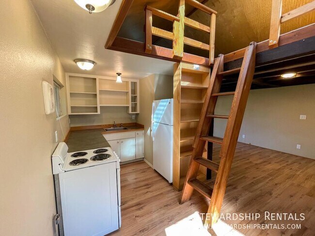 Building Photo - 2266 Alder St