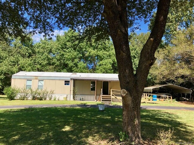 Building Photo - 300 Los Adais Rd