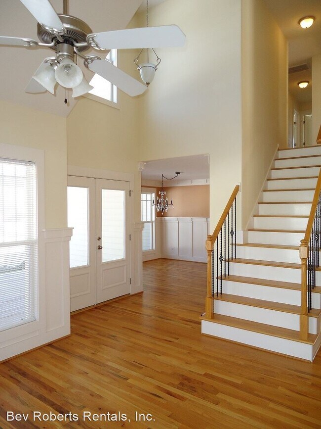 Building Photo - 3 br, 2.5 bath House - 220 Ruth Circle