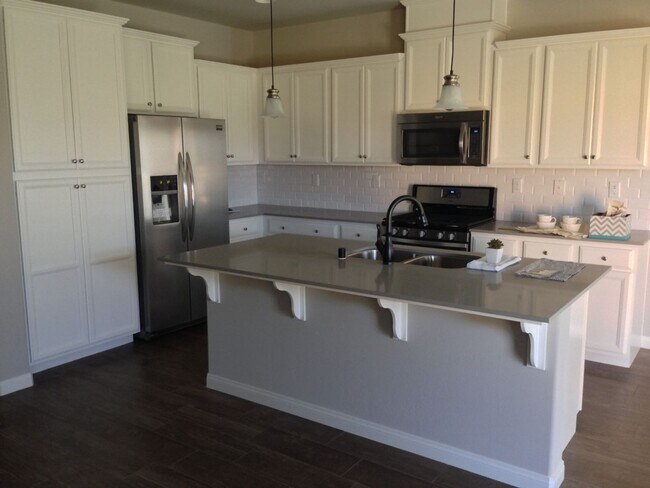 Foto del edificio - Beautiful Home in Northwest Bakersfield