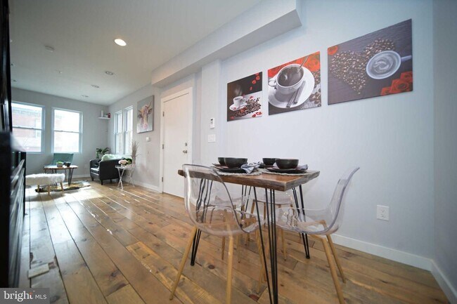 Foto del edificio - 3-Bedroom East Kensington Townhome with Roof Deck & Central Air