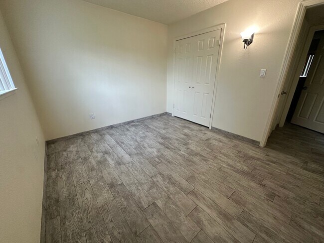 Foto del edificio - 135 E Stuart Ave