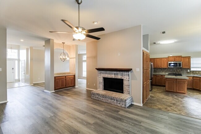 Building Photo - 1615 Barclay Dr