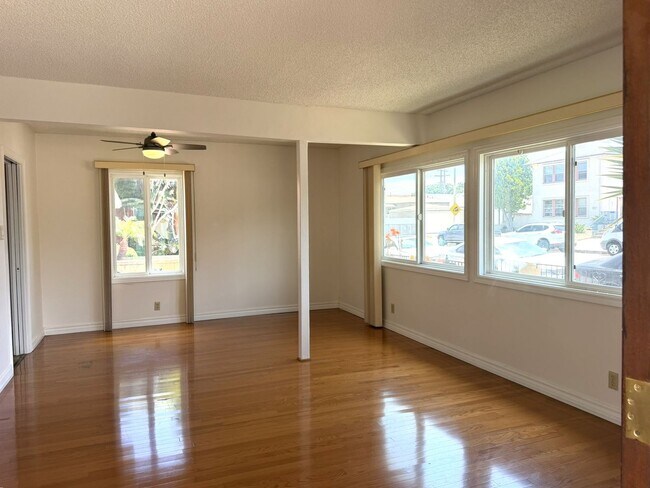 Foto del edificio - 836-836 W 25th St