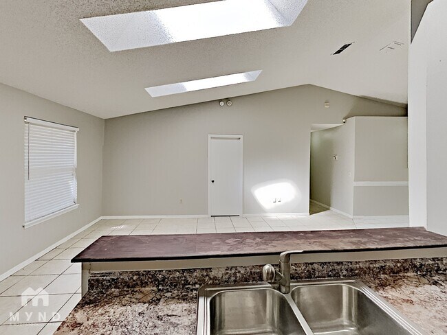 Building Photo - 3173 Snow Dr