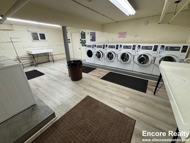 Building Photo - 56 Egmont St