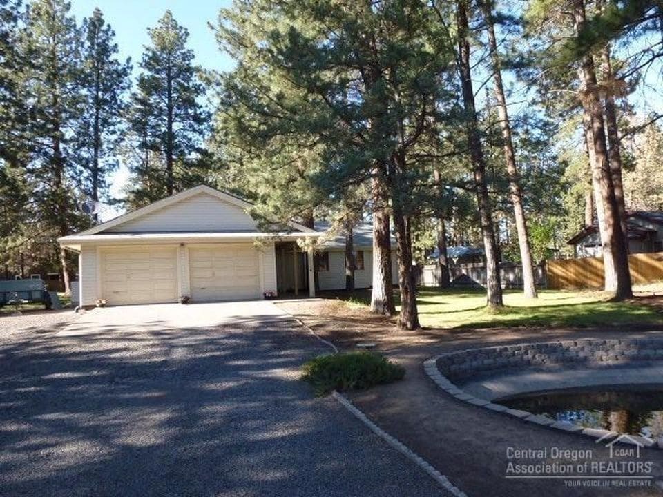 Primary Photo - SE Bend neighborhood on 0.83 acres