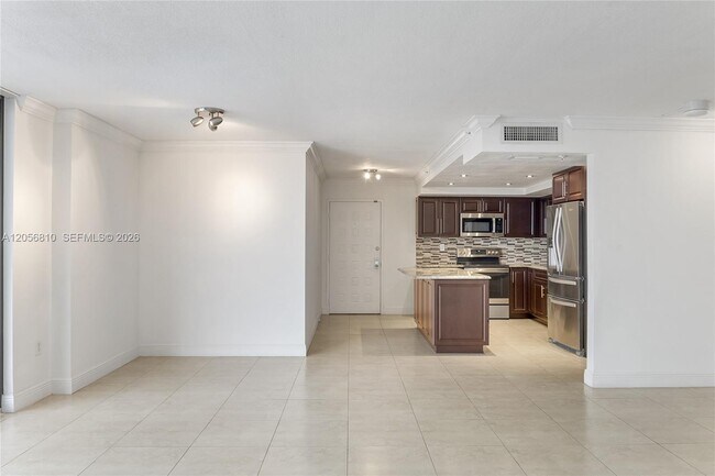 Building Photo - 6061 Collins Ave
