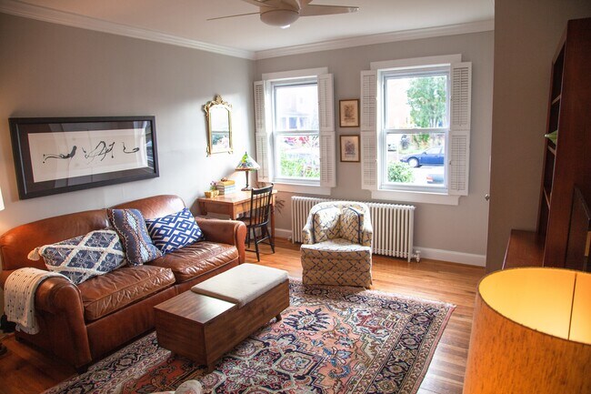 Living room - 412 N Fayette St