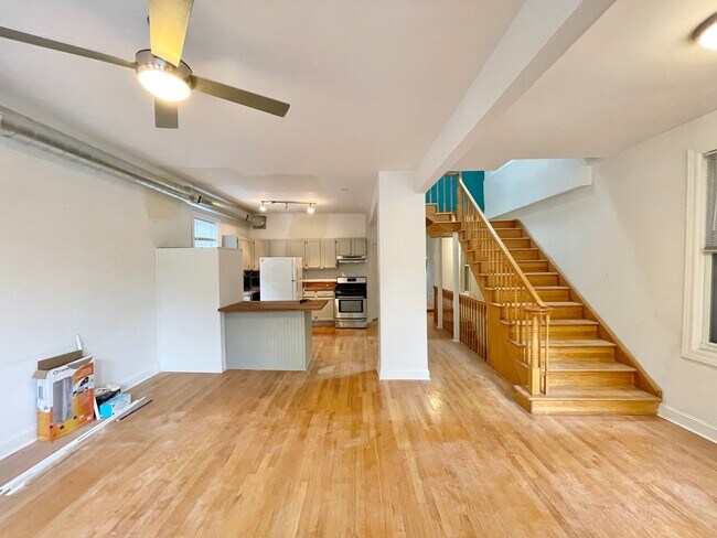 Building Photo - 1437 W 17th St