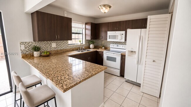 Foto del edificio - 10900 NW 7th St