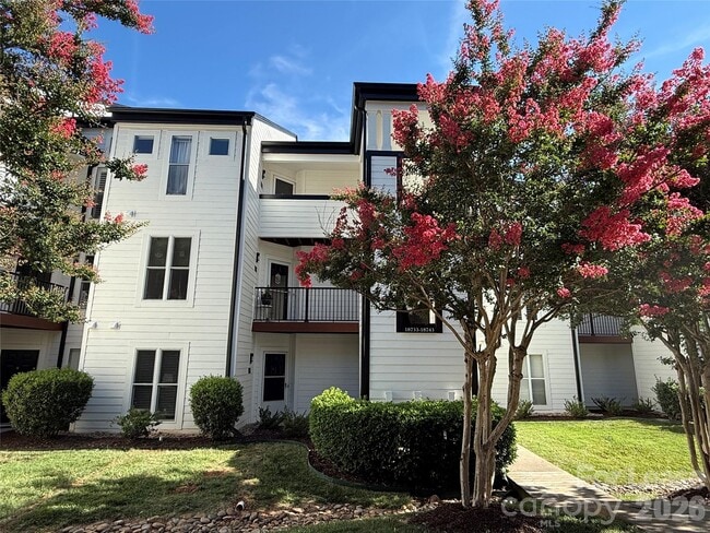 Building Photo - 18733 Vineyard Point Ln