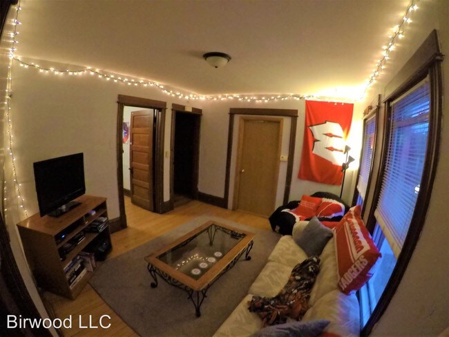 Building Photo - 7 br, 2 bath Apartment - 535 W. Mifflin St.
