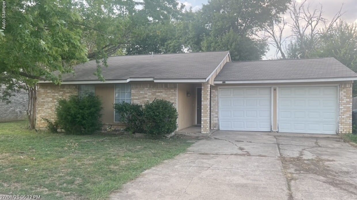 Foto principal - 421 Stonecreek Dr