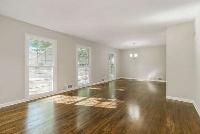 Building Photo - 9859 Connell Dr