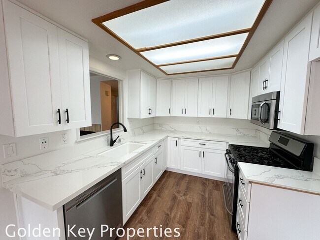Building Photo - Remodeled Two-Bedroom Townhome in Encinitas Village!