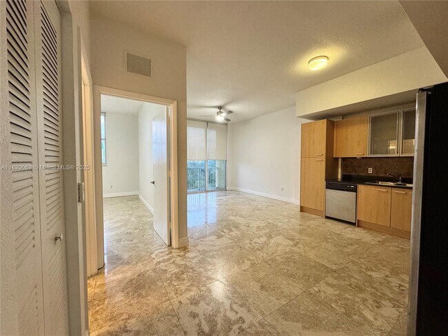 Foto del edificio - 1350 NW 8th Ct