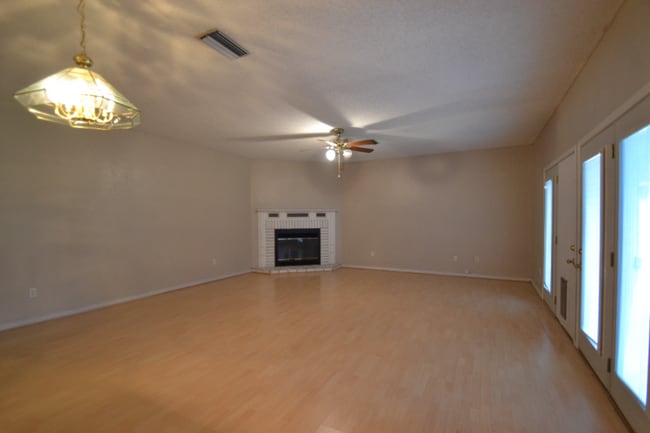 Building Photo - 5614 Victor St