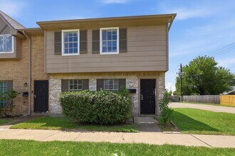 Building Photo - 12449 Sharpview Dr