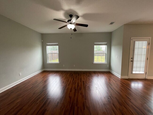 Foto del edificio - Home For Rent