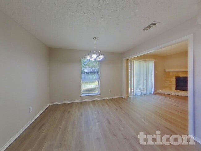 Building Photo - 8620 Santa Clara Dr