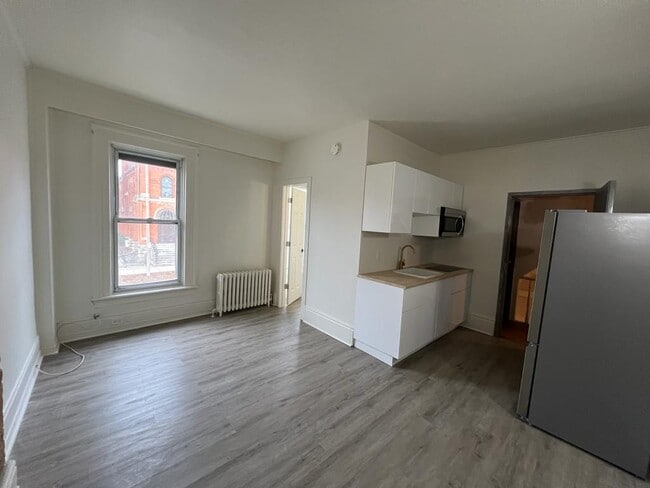 Building Photo - 86 Church St