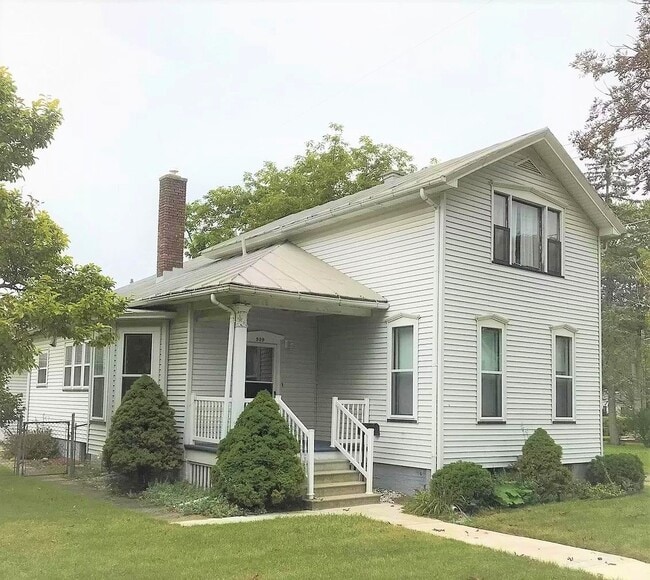 Building Photo - 909 Mackinaw St