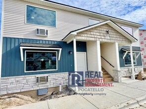 Building Photo - 5405 Park Lawn Dr