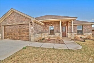 Building Photo - 2118 Yturria Dr