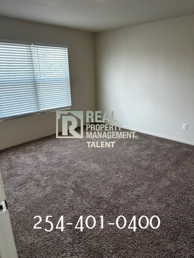 Foto del edificio - Price Reduced!!  3-Bedroom, 2.5-Bathroom D...