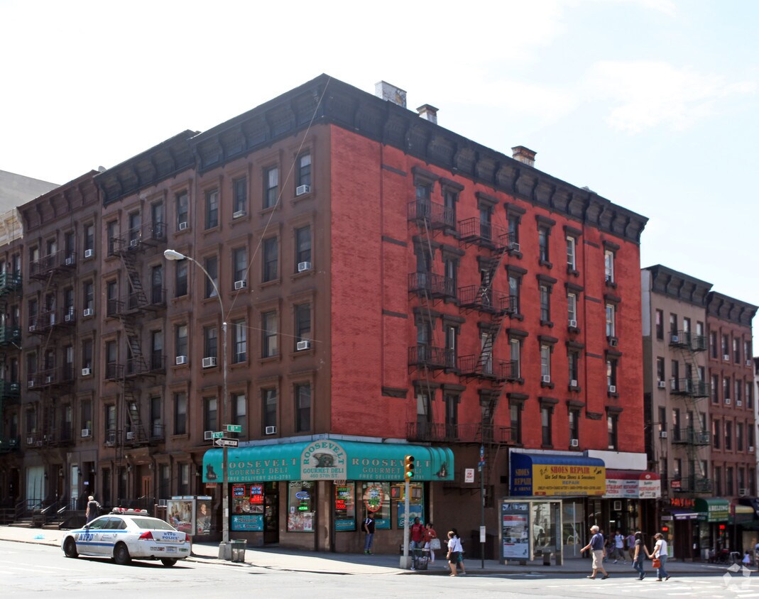 Primary Photo - 862 10th Ave