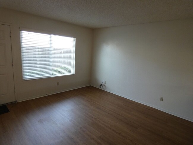 Building Photo - Townhome in Old Orcutt