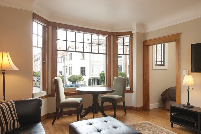 Light filled with lovely views. - 7 Casa Way