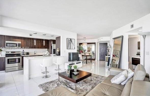 Foto principal - 1000 E Island Blvd