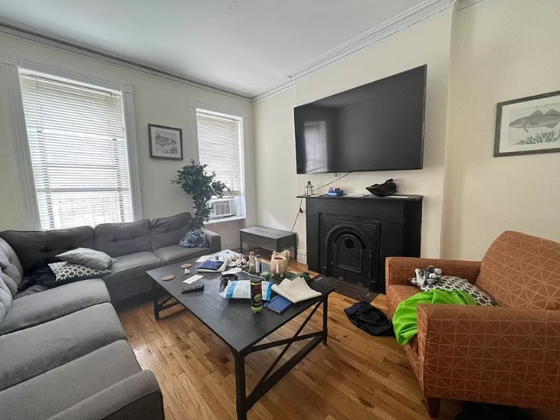 Primary Photo - 315 10th Ave