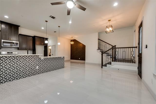 Foto del edificio - 6011 Rivendell Dr