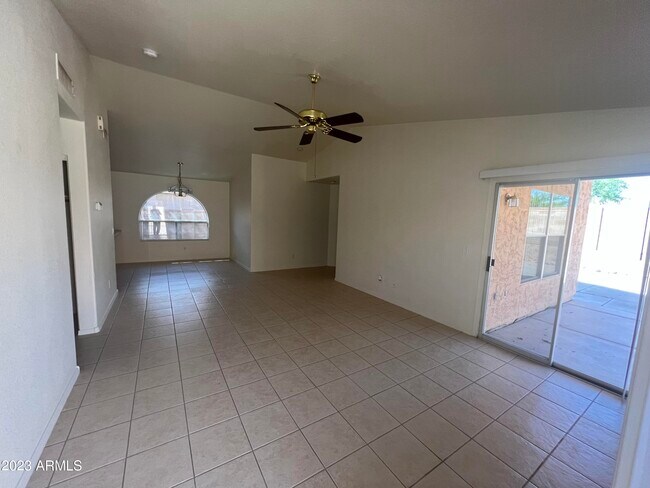 Foto del edificio - 1800 E Derringer Way